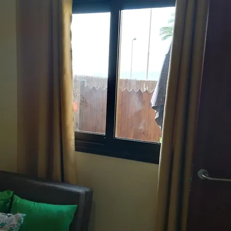 Charming 30 Sqm + Terrace アパート